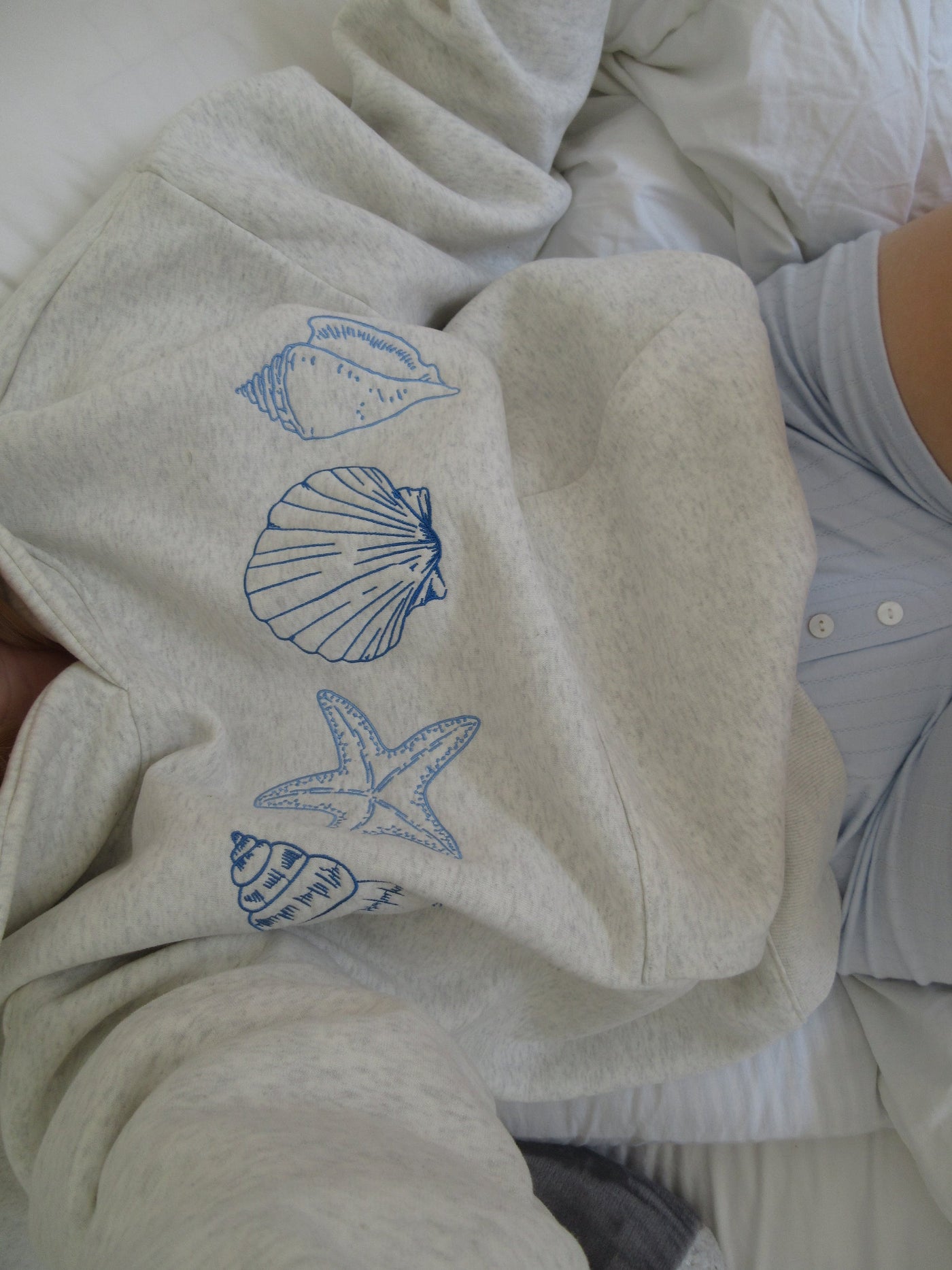 CLARIBEL | SEASHELL UNISEX HOODIE